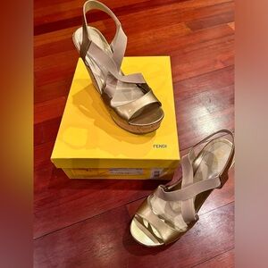 FENDI🩷 Zappa Vernice Metal& Elastico Wedge Sandals. size 40.5🩷